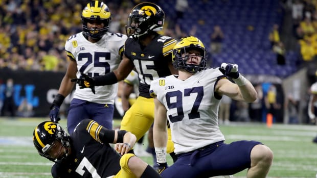 Aidan Hutchinson Michigan Defensive End Heisman Finalist